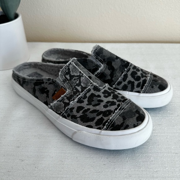 New Blowfish Moki Gray Cheetah Patchwork Fabric Plush Mules Woman’s 8.5 - Picture 6 of 12